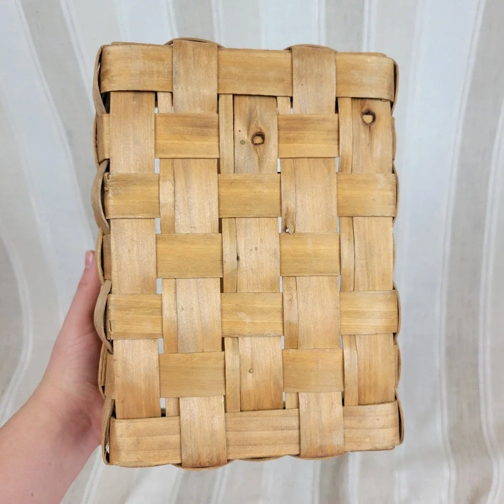 Woven Picnic Basket Rectangle Apples Decoration Silverware and Plates Holder